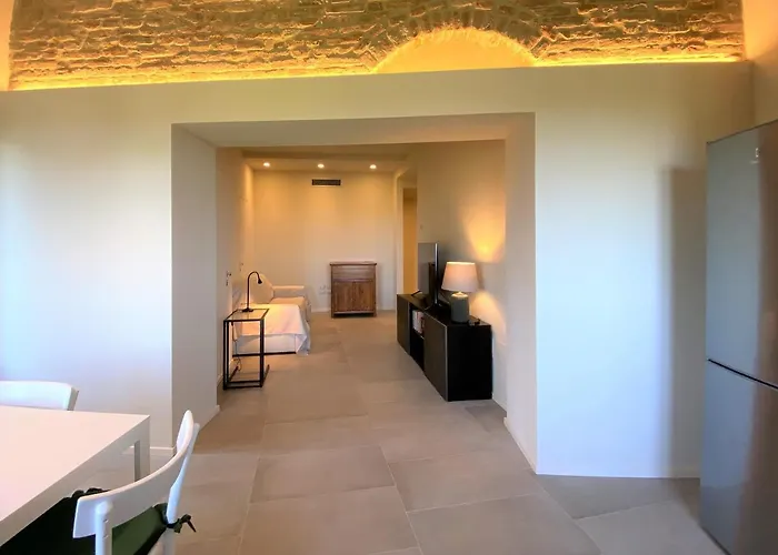 Tra Le Mura-central In * シエーナ