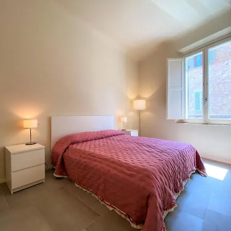 Tra Le Mura-central In * سيينا